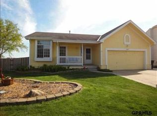 6837 Hill Crest Ln, La Vista, NE 68128