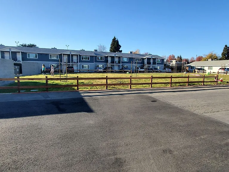 Sutter Commons Apartments — Photo 27