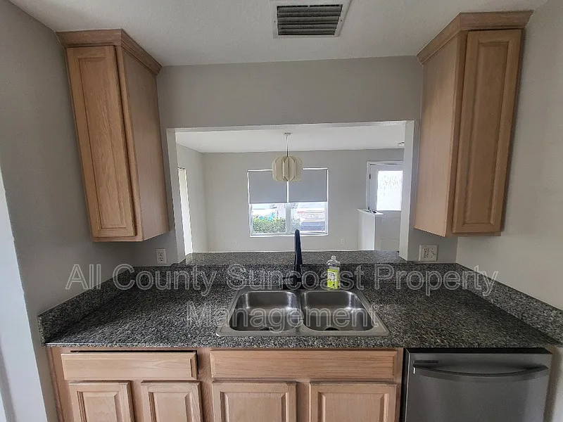 3 bed, 2.5 bath, $2,000 — Photo 3