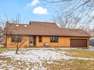 24220 S Schoolhouse Rd, Manhattan, IL 60442