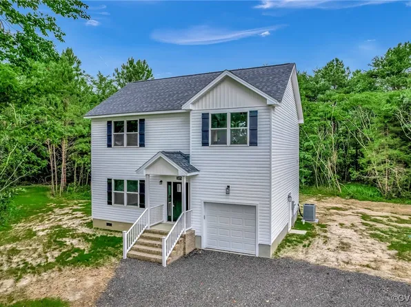 1274 Regent Rd, Topping, VA 23169