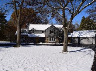 8395 N Pelican Ln, River Hills, WI 53217