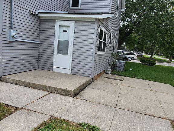 2nd image of 405 Sprunger St