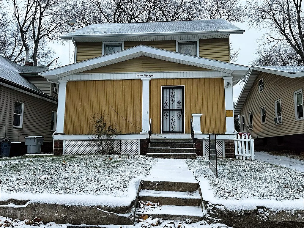 1358 W Forest Ave photo 1