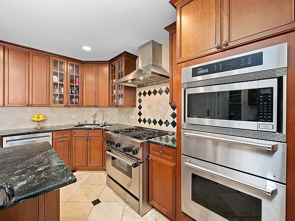 5th image of 55 W Goethe St Unit 1222