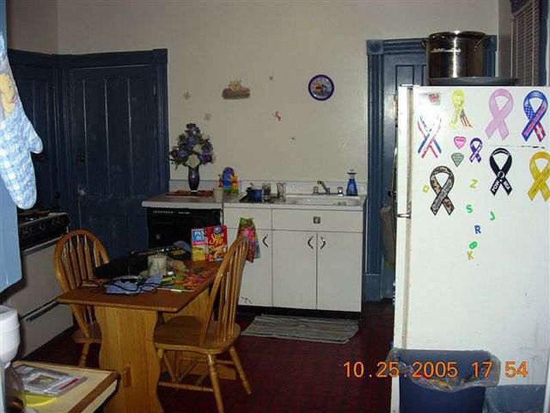 5th image of 302 N MAIN Street