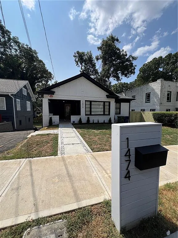 3 bed, 2.0 bath, 1332 sqft, $2,500 — Photo 2