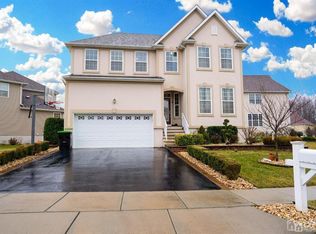 8 Maxwell Rd, Monroe Township, NJ 08831