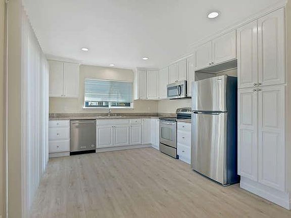 4th image of 5584 Dunsburry Ct