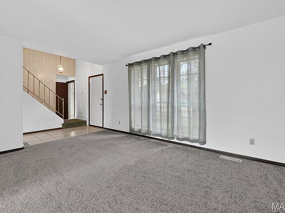 4th image of 1692 Carman Rd