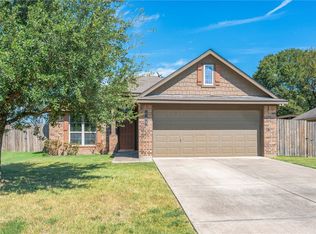 604 Heritage Dr, Navasota, TX 77868