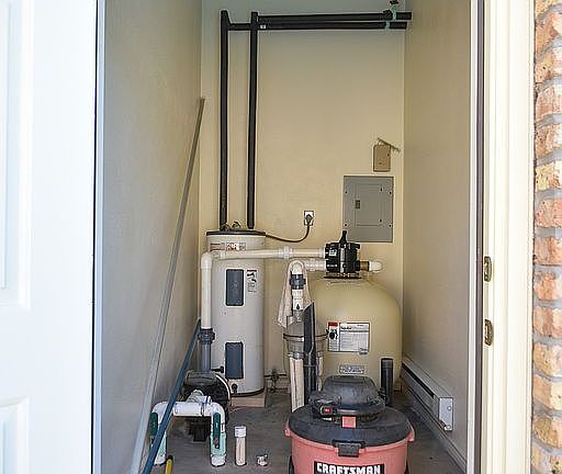 2nd image of 3016 Whitehall Ln