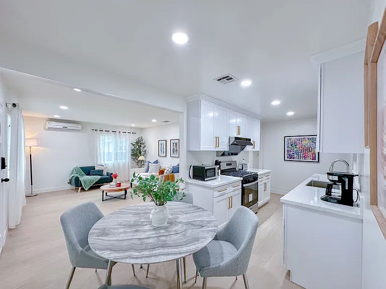 18448 La Guardia St?rowland Hts — Photo 2