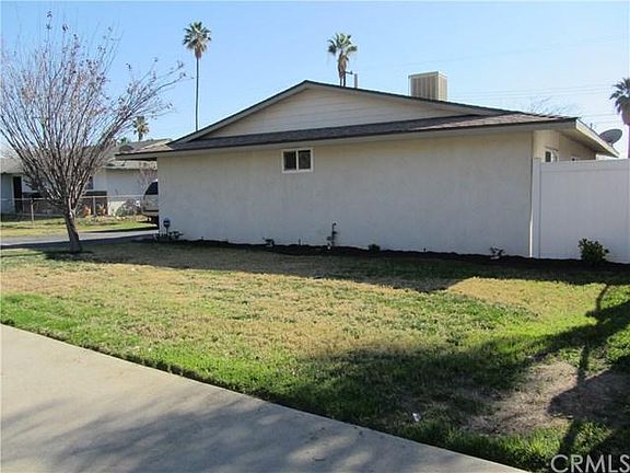 3rd image of 27165 Cypress St