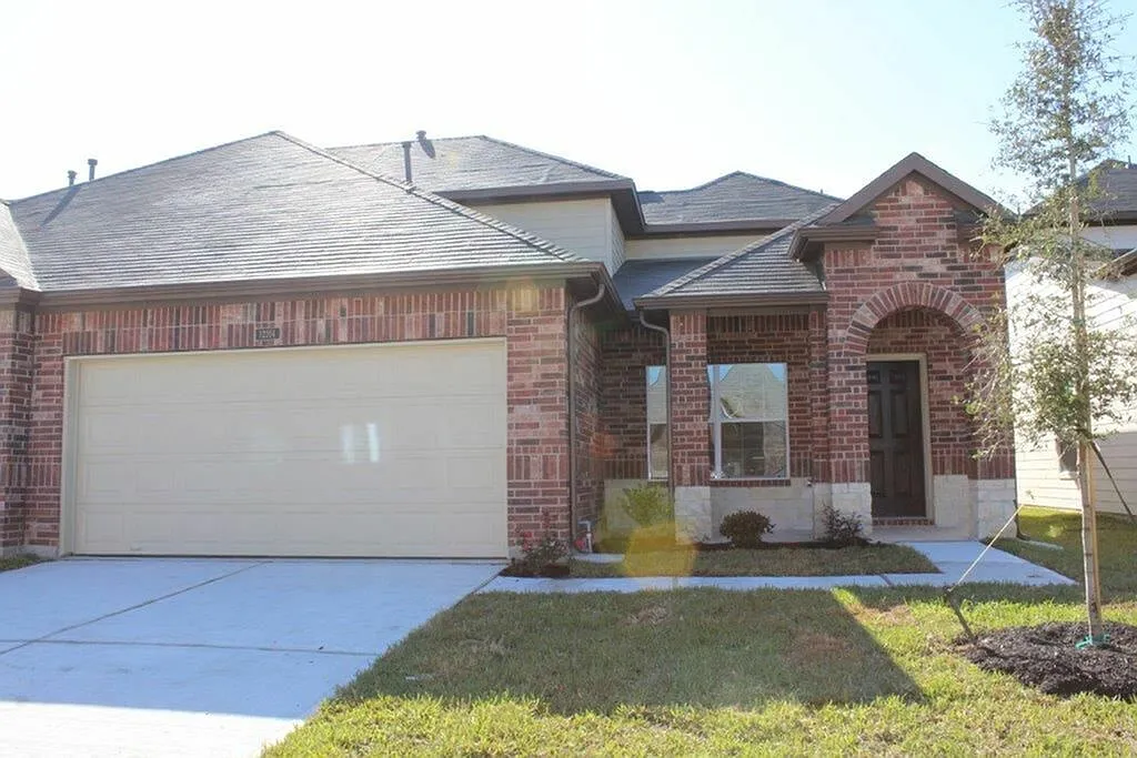 Bavaria Townhomes — Photo 3
