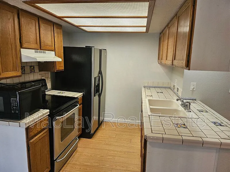 2 bed, 2.0 bath, 879 sqft, $1,195 — Photo 3