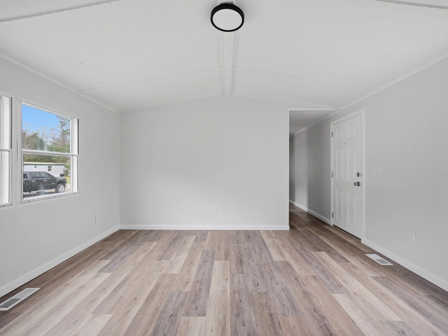 3 bed, $1,500 — Photo 2