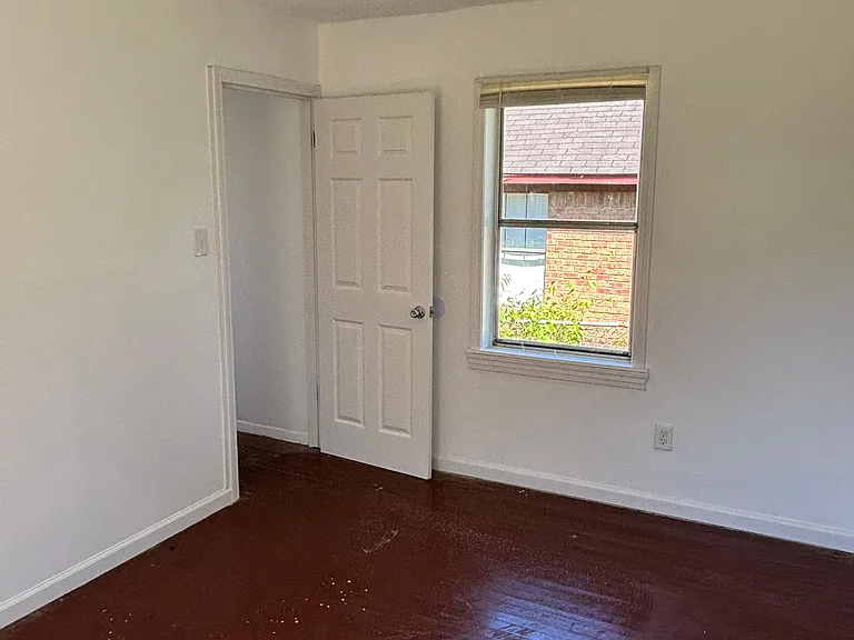 1489 E Waldorf Ave — Photo 5