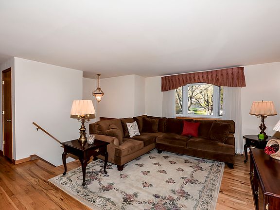 4th image of 1405 Cabot Ln