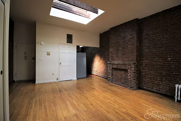 Rented by City Connections Realty | media 10