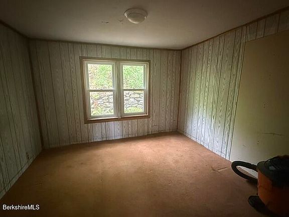 3rd image of 352 W Shaft Rd
