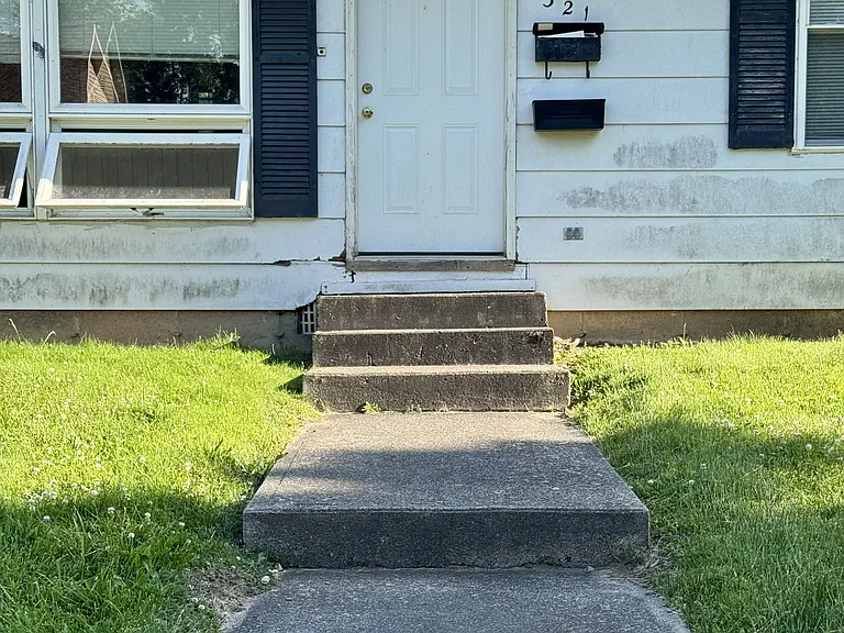 321 W Smith St — Photo 1
