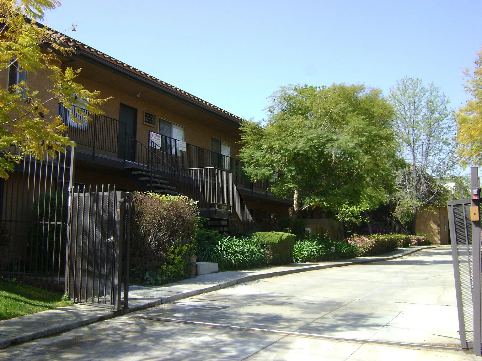 Orange Twin Apartments — Photo 2