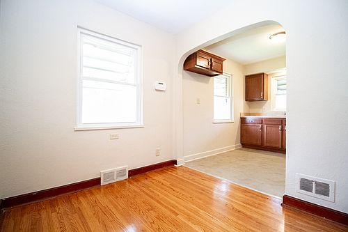 5th image of 3404 Maher St