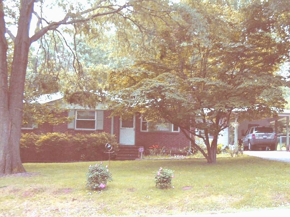 County living 10 minutes from Uptown