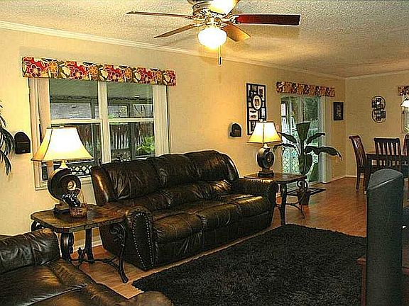 4th image of 5246 Poinsetta Ave