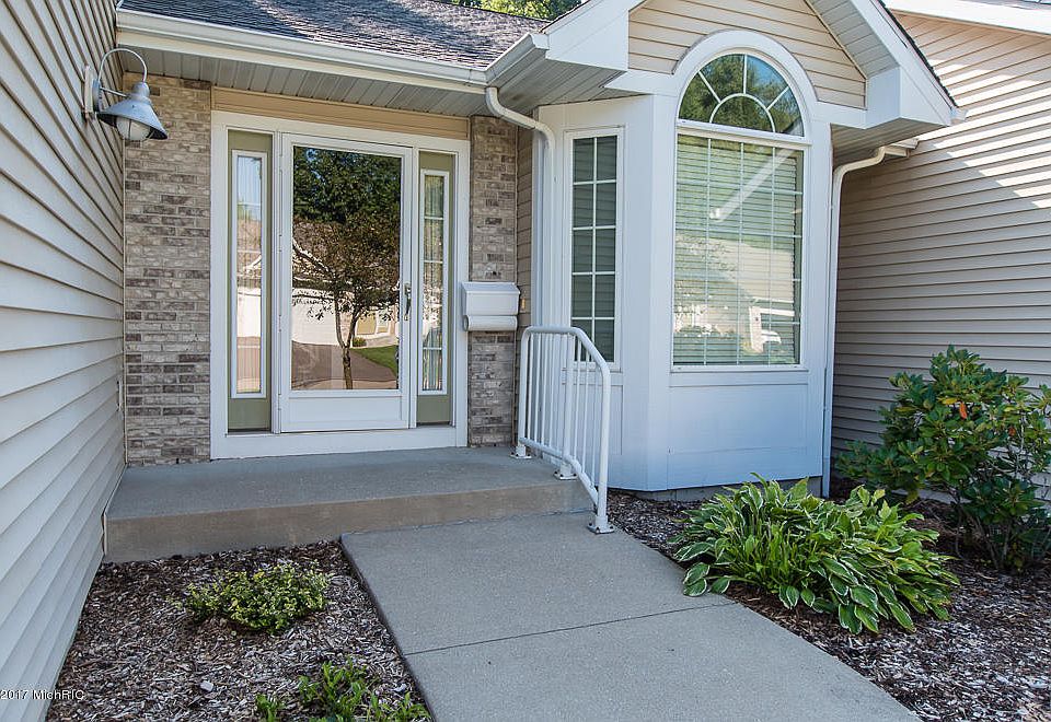 1st image of 363 Potters Dr