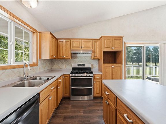 3rd image of 315 Barracuda Ave NE