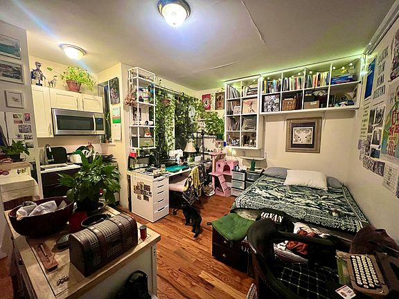 2nd image of 668 Hancock St #1F