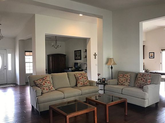 3rd image of 905 Orchid Ct
