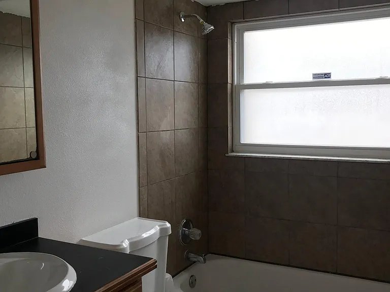 112 Tipperary Dr — Photo 8