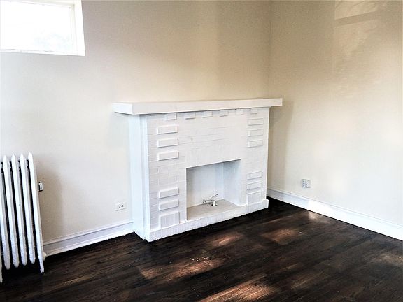 3rd image of 4002 N Kenmore Ave APT 2E