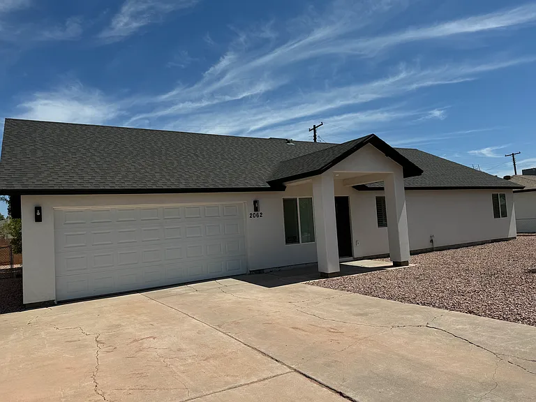 2062 E Orange St — Photo 2
