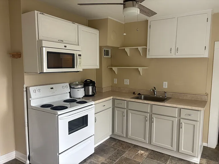 9 S Lewis St #B — Photo 9