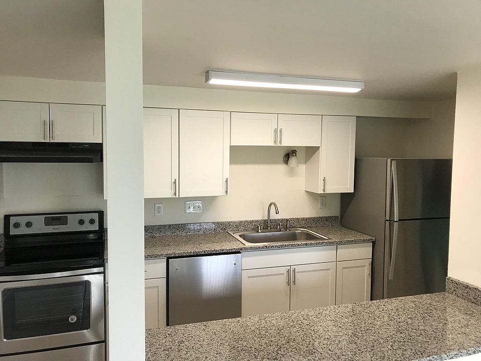 Kitchen with Granite Countertops and New Cabinets 2