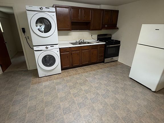 2nd image of 52 North St APT A