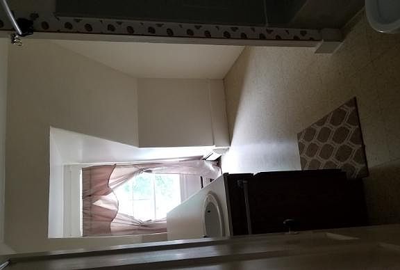5th image of 41 Westford St