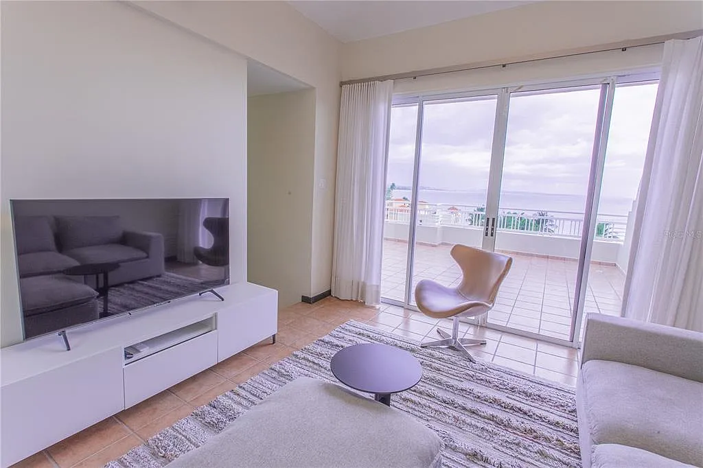 3 bed, 3.5 bath, 2210 sqft, $3,500 — Photo 3
