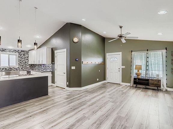 4th image of 4601 W 30th St Rd