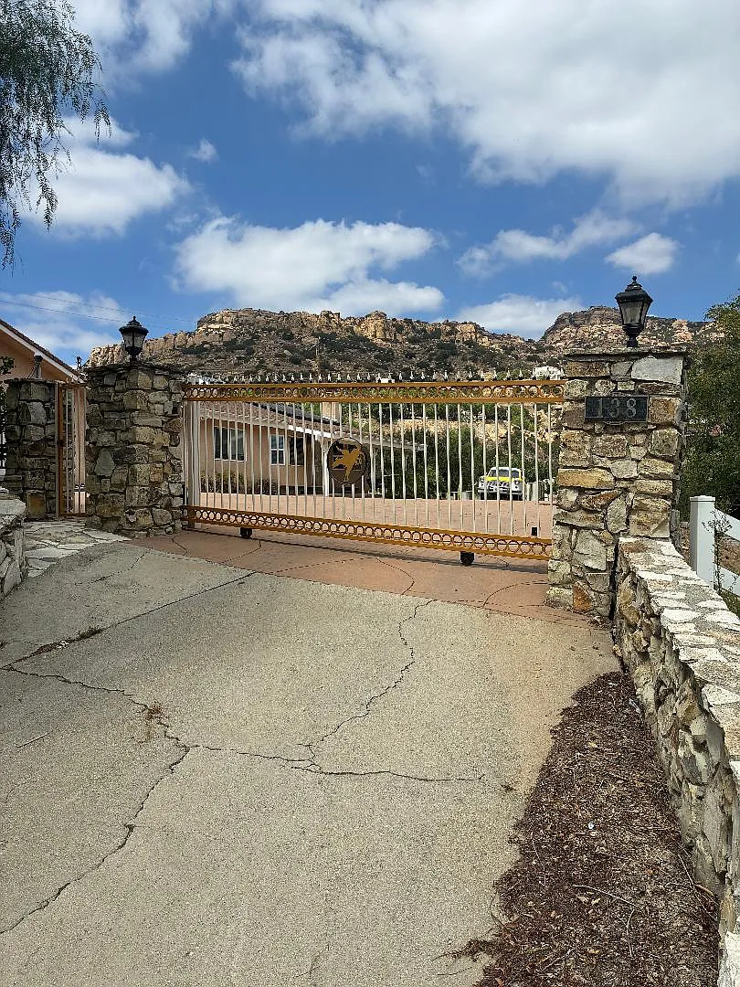 2 bed, $3,900 — Photo 1