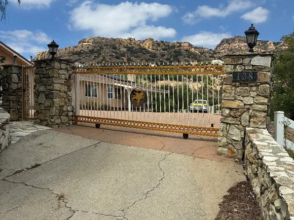138 Rollins Rd, Chatsworth, CA 91311