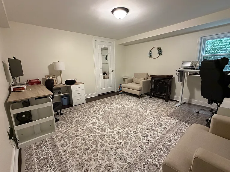 1870 Grosse Pointe Cir — Photo 21