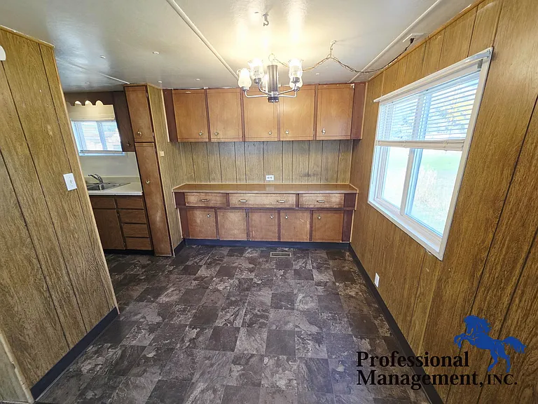 813 Heights Ln — Photo 6