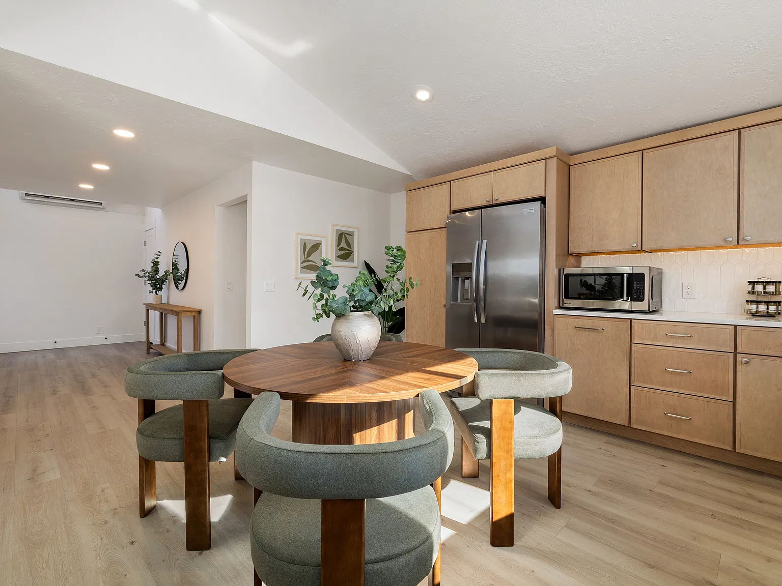 1 bed, 900 sqft, $3,000 — Photo 2