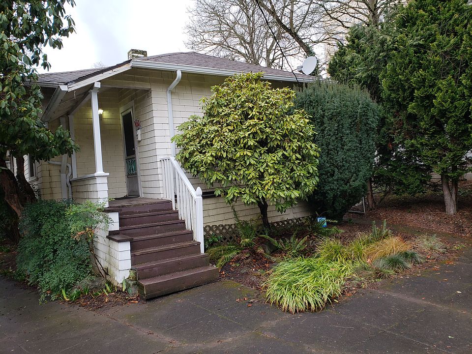 2nd image of 3149 SE Alder Ct