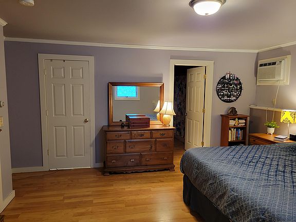 3rd image of 52 Chase Street